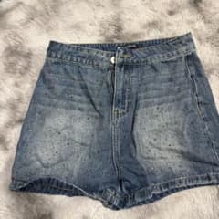 SHAGGIE スタッズ付き デニムショートパンツのサムネイル