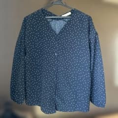 ドット柄トップス