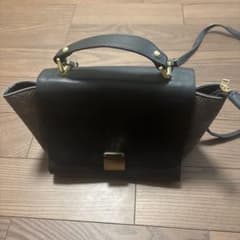 ブラックレザーショルダーバッグのサムネイル