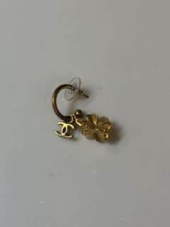 CHANEL 四つ葉のクローバーとロゴピアス 片耳用 - メルカリ