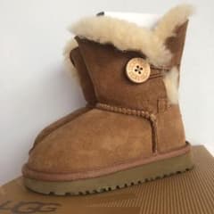 【専用】ugg アグ ムートンブーツ ベビー ブーツ 14.5 13 7 6のサムネイル