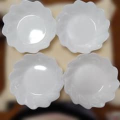 ホワイト 皿 4枚セット 花びら型のサムネイル