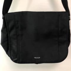 新品未使用　COMME CA DU MODE メッセンジャーバッグのサムネイル