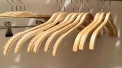 6本＋おまけ3本】木製ハンガー 滑り止め付き 複数セット - メルカリ