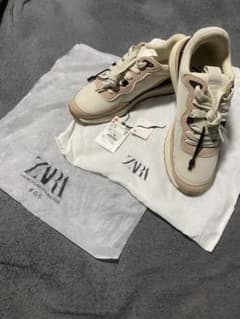 ZARA ベージュ ホワイト スニーカー 保存袋付きのサムネイル