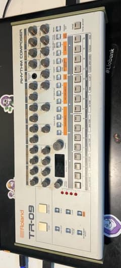 Roland TR-09のサムネイル