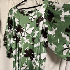 ＩＣＢ Lサイズ緑と白の花柄 半袖ワンピースのサムネイル