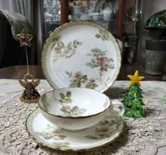 ローラアシュレイ アンジェリカカップ&ソーサーとケーキ皿のトリオ
