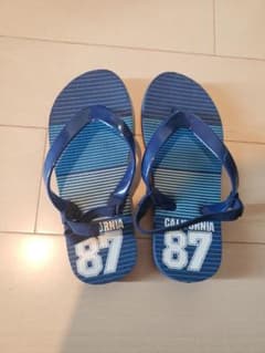 USED*ビーチサンダル*20センチ　男の子　かかと紐　青　プール　海　水遊びのサムネイル