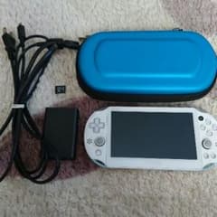 PSVITA2000型【16GBメモリー、充電コード、ソフトポケット付きケース】のサムネイル