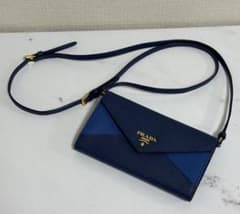 美品！ PRADA ショルダーウォレット 長財布のサムネイル