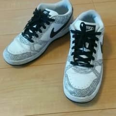 NIKE 白　蛇　スニーカーのサムネイル