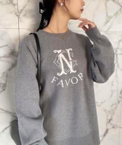 NICE CLAUP ロゴニット オーバーサイズ セーター グレー ゆったりのサムネイル