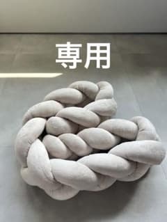 【専用】　3coins ねじねじクッションのサムネイル