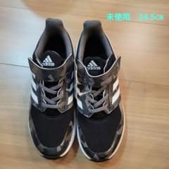 新品未使用　adidas　スニーカーのサムネイル