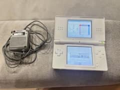 【本日限定割】ニンテンドーDS Lite ホワイト　充電器付きのサムネイル