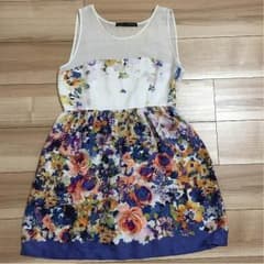 ZARA BASIC 花柄ワンピースのサムネイル