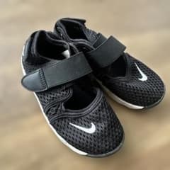 Nike ブラック サンダル　15cmのサムネイル