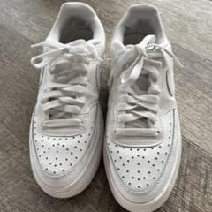 NIKEスニーカーのサムネイル