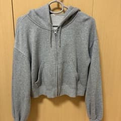グレー ジップアップパーカー ショート丈 Mサイズのサムネイル
