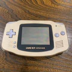 ゲームボーイアドバンス 本体　ゴールドのサムネイル
