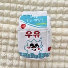 韓国風 犬用おもちゃ 牛乳パック型 おやつポケット シャカシャカ音のサムネイル