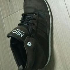adidas スニーカーのサムネイル