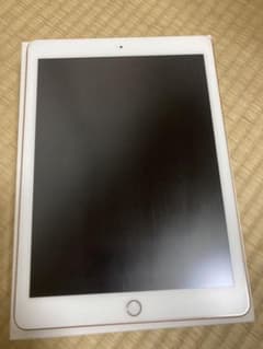 Apple iPad 第6世代 32GB ゴールド WiFi おまけつきのサムネイル