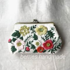 刺繍がま口ポーチ　カラフルポピーと仲間達　ハンドメイドのサムネイル