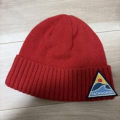 Patagonia ニット帽 レッド ワッペン付き