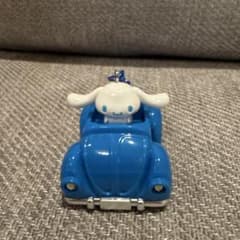 シナモンロールの青い車型ミニカーか型キーホルダーのサムネイル