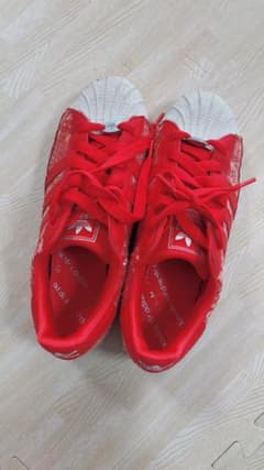 adidas スパンコールスニーカー ペイズリー柄のサムネイル