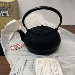 新品未使用】南部鉄器 南部運南堂 鉄瓶 平丸アラレ 1.7L - メルカリ