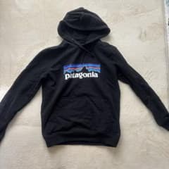 patagonia フード付きパーカー 黒