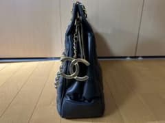 CHANEL 黒レザーショルダーバッグのサムネイル