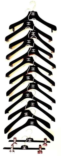 CHANEL ブラックハンガー ベロア ココマーク 15本セット - メルカリ