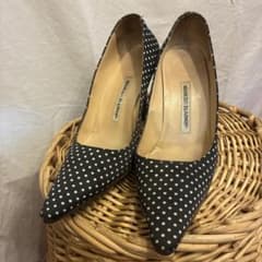Manolo Blahnik ドット柄 パンプス 38 Manolo Blahnik ドット柄 パンプス 38 - メルカリ