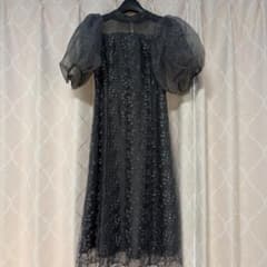 黒のフラワー刺繍パフスリーブドレスのサムネイル