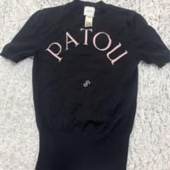 ［最終値下げ］PATOU 阪急梅田 限定ピンク ロゴ入り 半袖ニット 正規品 patou ニット 阪急 阪急梅田 うめだ 限定 XS ブラック ピンク パトゥ
