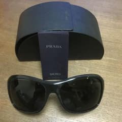 わんこ様専用お値下げ中！PRADA プラダ　サングラス　ケース付きのサムネイル