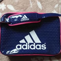 美品　アディダス　エナメルバッグのサムネイル