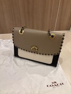 美品 COACH パーカー ウィズ スカラップ リベット」ショルダーバッグ 
