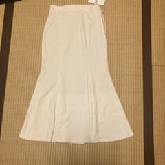GU ホワイト カットソーマーメイドロングスカート Mのサムネイル