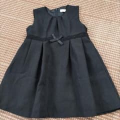 黒のノースリーブワンピースのサムネイル