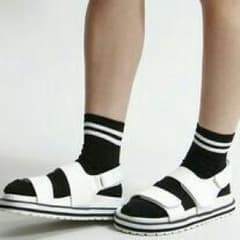 人気ベルトフラットサンダル★ホワイトのサムネイル