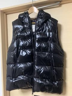 うちなんちゅ〜様専用  MONCLER ブラック ダウンベスト フード付きのサムネイル