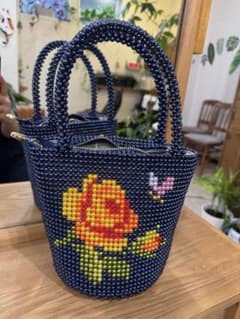 ハンドメイド ビーズバッグ 薔薇柄 紺色のサムネイル
