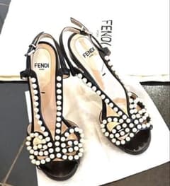 FENDI パール装飾 ストラップパンプスのサムネイル