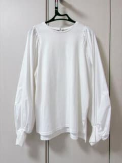 yori   バルーンパフスリーブカットソー  ホワイト yori ヨリ ホワイト バルーンスリーブ ブラウス - メルカリ