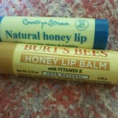 Burt's Beesとカントリー&ストリームUVリップクリームのサムネイル